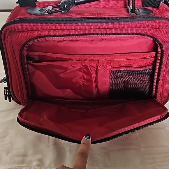 Skyway Women's Shoulder Carry-On Luggage Bag Red/Bag 17"-11" - Picture 6 of 16